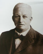 Photo of photos/William Daniel McLennan 1872-1940 portrait